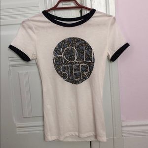 🌸 NWOT super soft and comfy hollister shirt